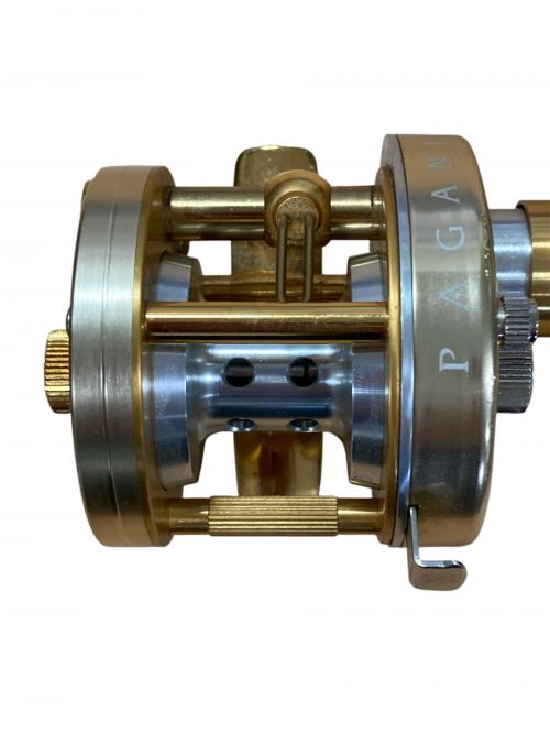 MEGABASS（メガバス）ベイトリール PAGANI（パガーニ） P300 右ハンドル 釣り