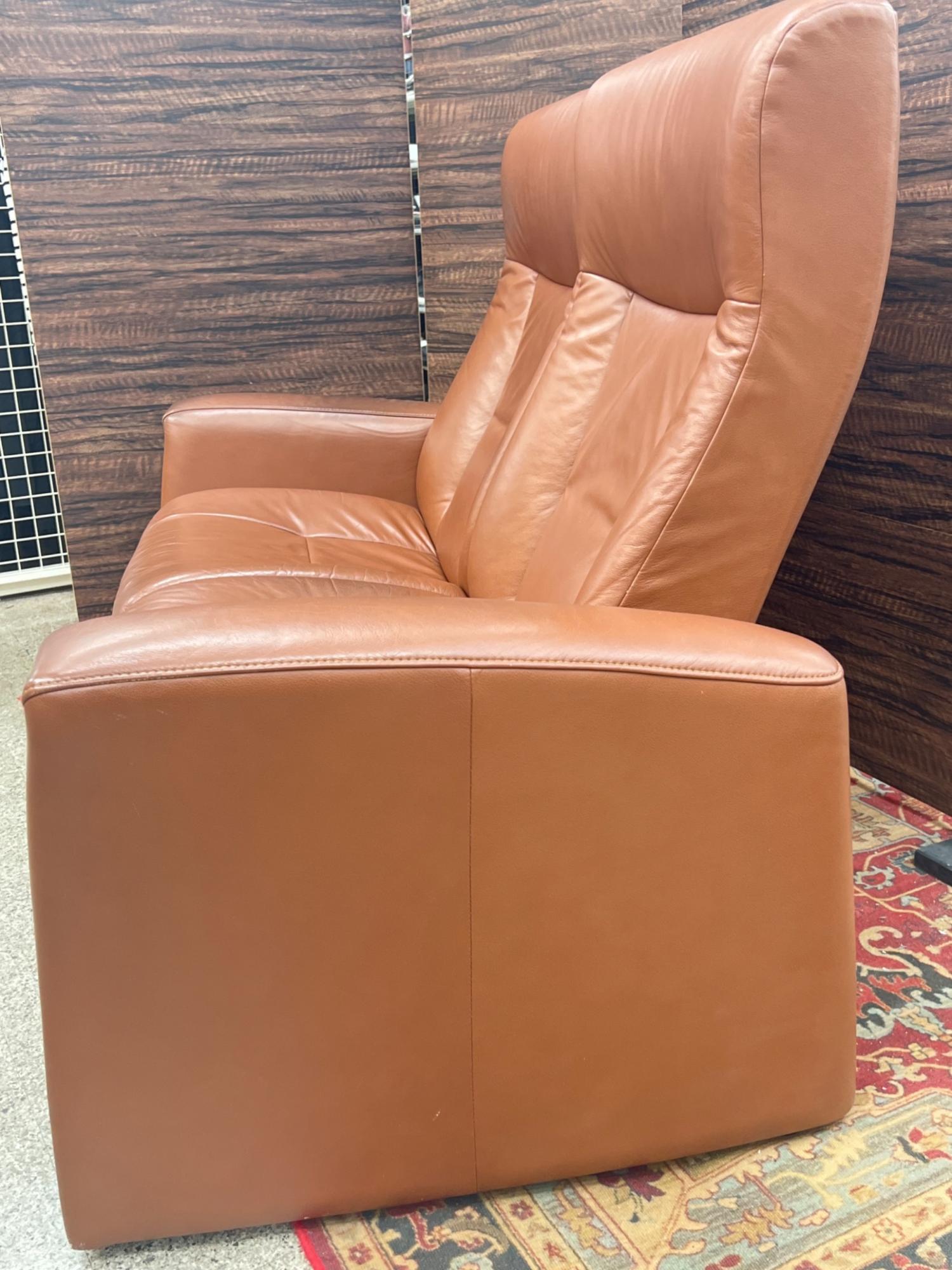 イエリアーダ フィヨルド レザー 2人掛け リクライニングソファ Hjellegjerde イエリアーダ Fjords フィヨルド 本革 リクライニング