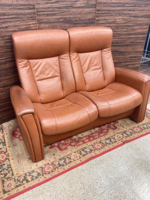 HJELLEGJERDE（イエリアーダ）Fjoeds（フィヨルド）2人掛けリクライニングソファー