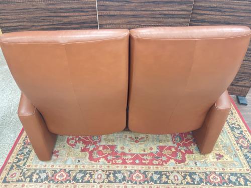 HJELLEGJERDE（イエリアーダ）Fjoeds（フィヨルド）2人掛けリクライニングソファー