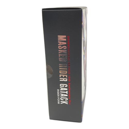 BANDAI（バンダイ）フィギュア 仮面ライダーガタック ライダーフォーム 真骨彫製法 10th Annibersary（アニバーサリー） Ver. S.H.Figuarts (フィギュアーツ) 魂ウェブ