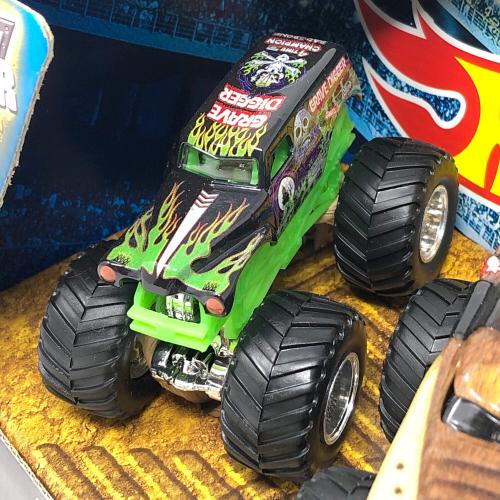 HOT WHEELS (ホットウィールズ) ミニカー TOUR FAVOURITES SET (ツアーセットフェイヴァリッツセット) GRAVE DIGGER MONSTER MUTT Ei Toro Loco N.E.C POLICE