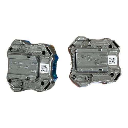 BANDAI（バンダイ） DXハンマーレイズバックル（ゴールドメッキver） DXアローレイズバックル（シルバーメッキver） レイズバックル スペシャルBOX 仮面ライダーギーツ チョコキャンペーン