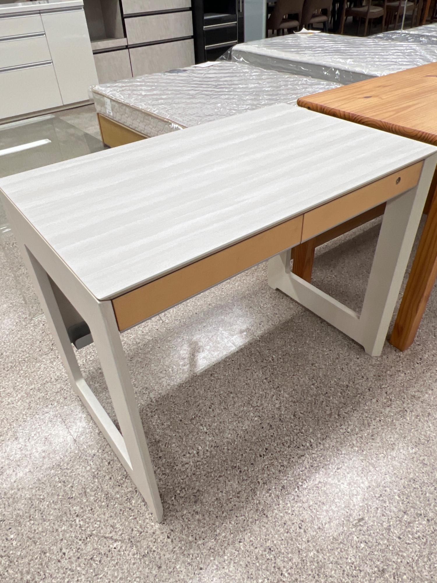 【トレファクいわき平店】KOIZUMI(コイズミ)ワークデスクKWD-231カギ付きホワイトが入荷しました！ KOIZUMI (コイズミ) ワークデスク KWD-231 カギ付 ホワイト