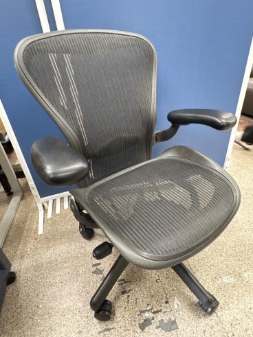 Herman Miller  ロッキングシェルチェア【トレジャーファクトリーラパーク岸和田店】 チェスターフィールド】ロッキングチェアのご紹介！！！｜2023年07月19