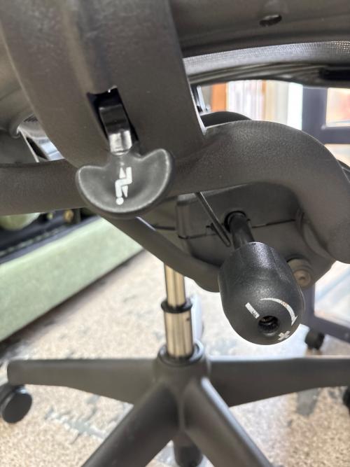 Herman Miller (ハーマンミラー) アーロンチェアクラシック AE123AWB ブラック