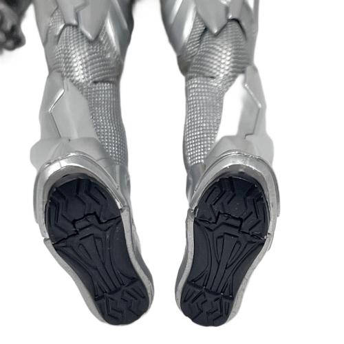 BANDAI (バンダイ) 仮面ライダーゼロワン メタルクラスタホッパー フィギュア S.H.Figuarts