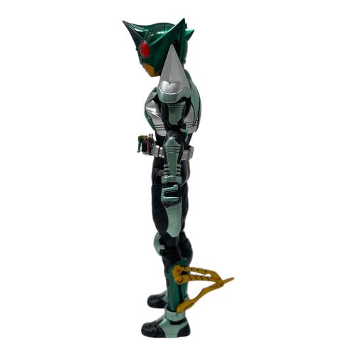 BANDAI (バンダイ) 仮面ライダーカブト 仮面ライダーキックホッパー 真骨彫製法 フィギュア S.H.Figuarts（エス・エイチ・フィギュアーツ）