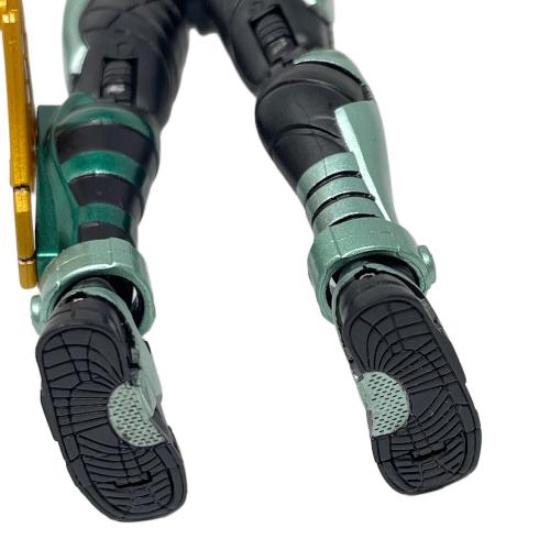 BANDAI (バンダイ) 仮面ライダーカブト 仮面ライダーキックホッパー 真骨彫製法 フィギュア S.H.Figuarts（エス・エイチ・フィギュアーツ）