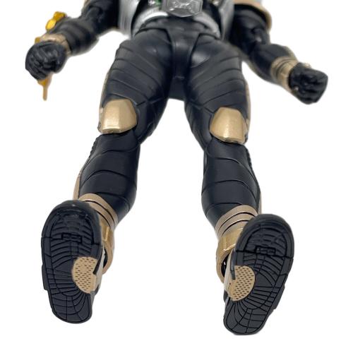 BANDAI (バンダイ) 仮面ライダーカブト 仮面ライダーパンチホッパー 真骨彫製法 フィギュア S.H.Figuarts（エス・エイチ・フィギュアーツ）