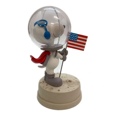 PEANUTS (ピーナッツ) Astronaut Snoopy Figurine