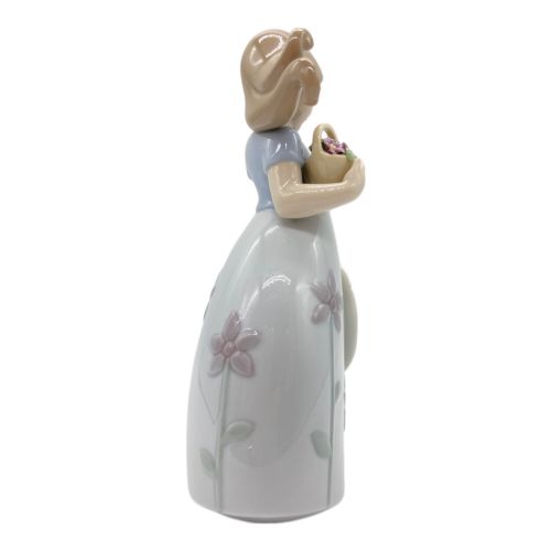 LLADRO (リヤドロ) フィギュリン 8043 リトル・バイオレット 紫の服を着た少女