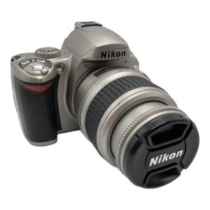 Nikon (ニコン) デジタル一眼レフカメラ D40 ダブルズームキット（af-s micro nikkor 40mm f/2.8g,AF-S DX Zoom Nikkor ED 18-55mm F3.5-5.6 G II）