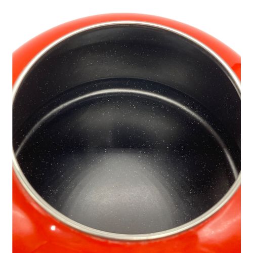 LE CREUSET (ルクルーゼ) ヤカン レッド