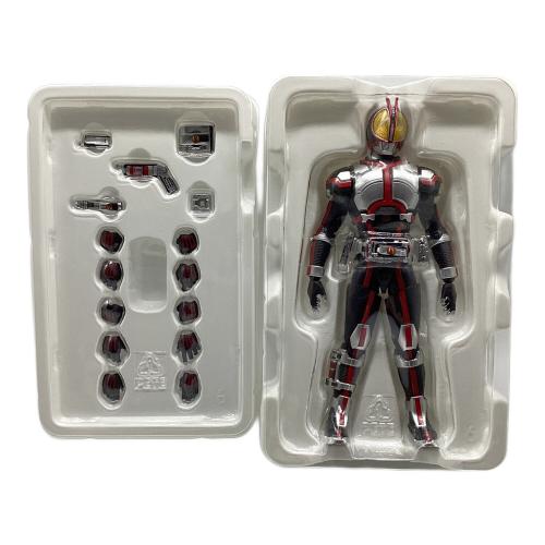 BANDAI (バンダイ) 仮面ライダー555(ファイズ) 真骨彫製法 フィギュア S.H.Figuarts