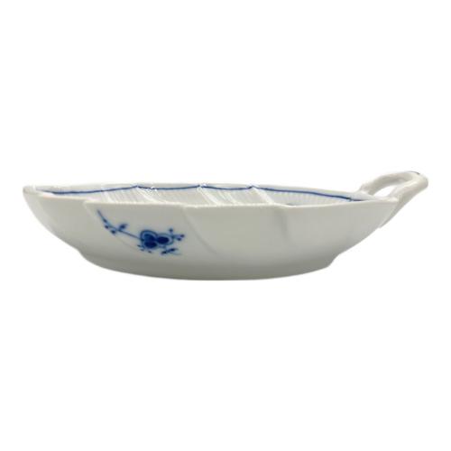 ROYAL COPENHAGEN (ロイヤル・コペンハーゲン) リーフディッシュ ホワイト×ネイビー ブルーフルーテッドジャパニーズ