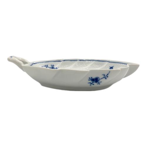 ROYAL COPENHAGEN (ロイヤル・コペンハーゲン) リーフディッシュ ホワイト×ネイビー ブルーフルーテッドジャパニーズ