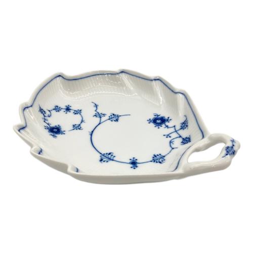ROYAL COPENHAGEN (ロイヤル・コペンハーゲン) リーフディッシュ ホワイト×ネイビー ブルーフルーテッドジャパニーズ