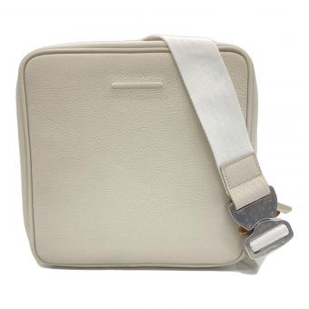 object.io (オブジェクツアイオー) ウィークエンドカメラバッグ ホワイト