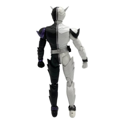 真骨彫　仮面ライダーW ファングジョーカー S.H.Figuarts（真骨彫製法） 仮面ライダーW ファングジョーカー（風都
