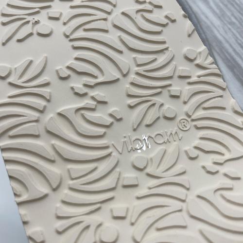 calen blosso (カレンブロッソ) 菱屋カレンブロッソ　カフェ草履　Mサイズ　小物　灰色　和装 グレー