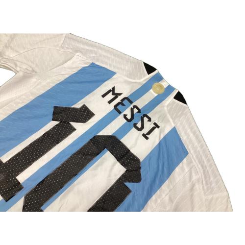 アルゼンチン代表 (アルゼンチンダイヒョウ) オーセンティック サッカーユニフォーム リオネル・メッシ【10】2022年カタールW杯優勝パッチ付 スカイブルーxホワイト SIZE L