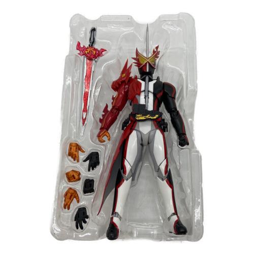 BANDAI (バンダイ) 仮面ライダーセイバー ブレイブドラゴン フィギュア S.H.Figuarts