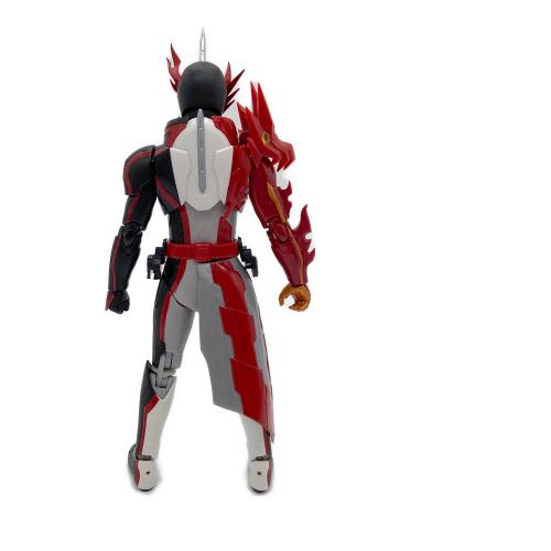 BANDAI (バンダイ) 仮面ライダーセイバー ブレイブドラゴン フィギュア S.H.Figuarts