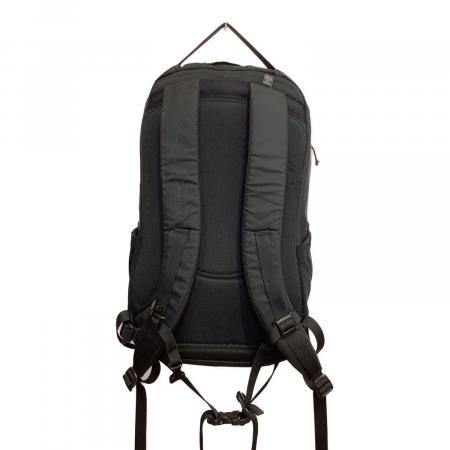 ARC'TERYX 26L 黒のデイパック ARC'TERYX (アークテリクス) デイパック ブラック マンティス26バック