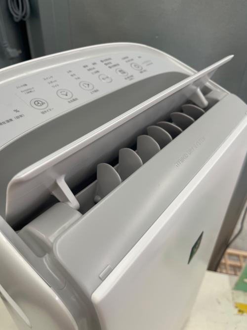 SHARP (シャープ) ハイブリッド式除湿機 CV-PH140-W 2024年製