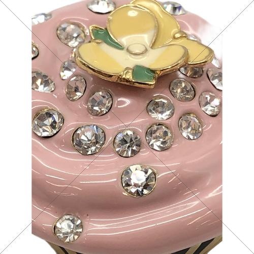 JUICY COUTURE (ジューシークチュール) カップケーキモチーフキーホルダー ピンク
