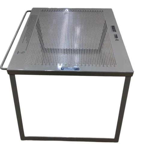 bush de BRUNT (ブラント) アウトドアテーブル タンカラー REALIST