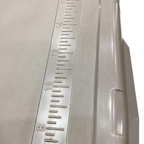 ICELAND Pro. クーラーボックス 35QT(約33.1L) カーキ 気圧抜きボタン欠品 ロトモールドクーラー