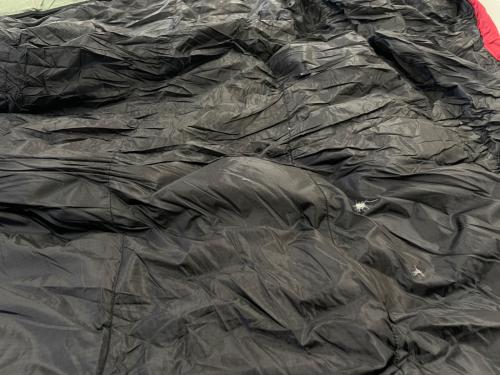 NANGA (ナンガ) マミー型シュラフ(ダウン) レッド×グレーカモシカモデル UDD BAG 700DX