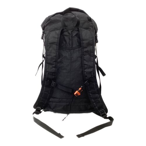 Hyperlite Mountain Gear (ハイパーライトマウンテンギアー) バックパック 30L ブラック サミットパック 背面長40cm 21-30L(日帰り)