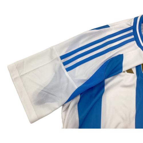 アルゼンチン代表 (アルゼンチンダイヒョウ) サッカーユニフォーム SIZE XL ホワイト×ブルー 2024ホーム W杯優勝パッチ付 IP8409