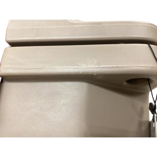 Snow peak (スノーピーク) クーラーボックス 40QT(38L相当) グレー UG-302GY ハードロッククーラー