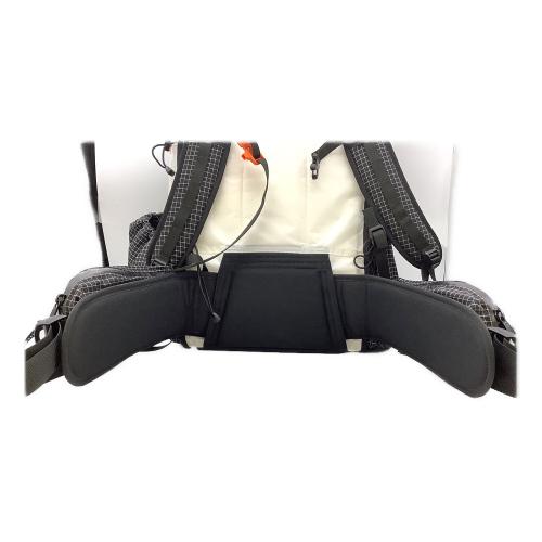 Hyperlite Mountain Gear (ハイパーライトマウンテンギア) バックパック アンバウンド40 ホワイト×ブラック UNBOUND40　サイズM　背面長43.1〜48.2㎝