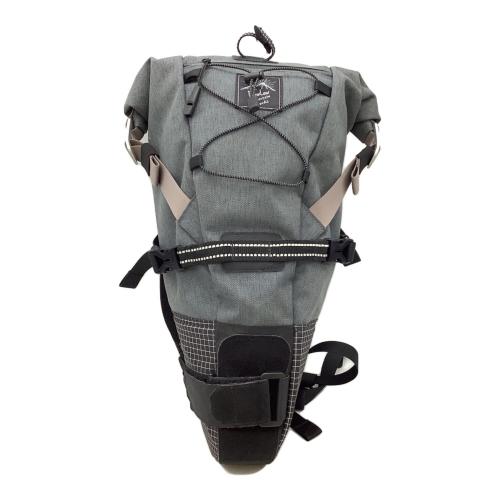 RawLow Mountain works (ロウロウ マウンテンワークス) Bike’n Hike Post Bag 自転車用品 グレー サドルバッグ
