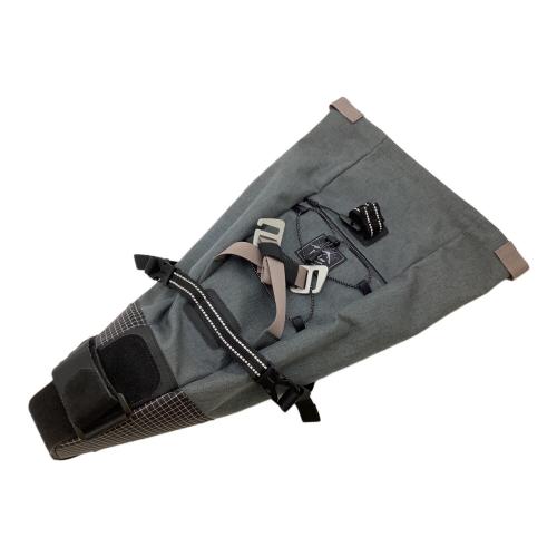 RawLow Mountain works (ロウロウ マウンテンワークス) Bike’n Hike Post Bag 自転車用品 グレー サドルバッグ