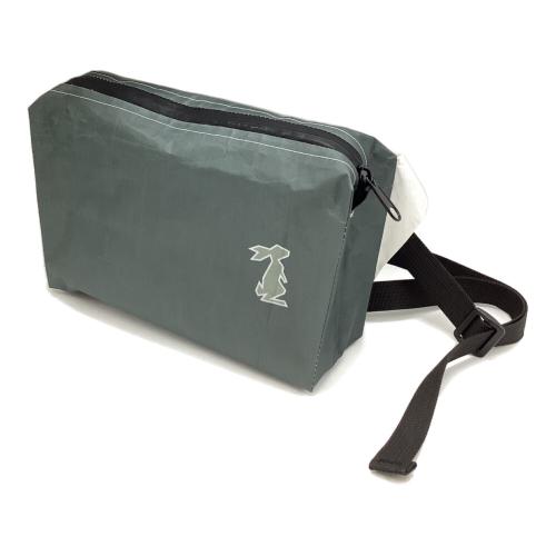 HIGH TAIL DESIGNS (ハイテイルデザイン) サコッシュ 登山 グレー ファニーパック V1.5