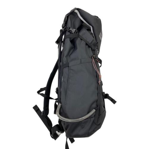 MOUNTAIN HARD WEAR (マウンテンハードウェア) バックパック ブラック スクランブラー25