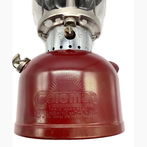 Coleman (コールマン) ガソリンランタン 1961年10月 PYREXグローブ/タンク背面サンシャインマーク 200A バーガンディ 初期 レッドボーダー/前期型ベンチレーター