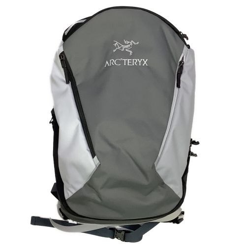 ARC'TERYX (アークテリクス) リュック グレー×ブラック BEAMS mantis 26 backpack