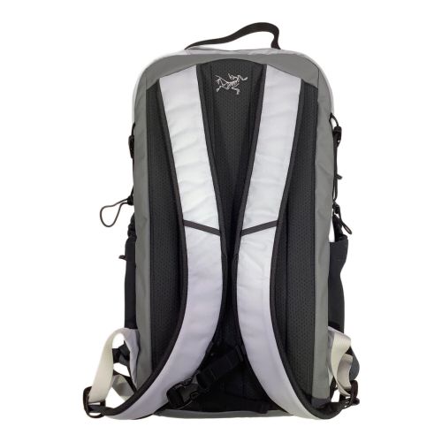 ARC'TERYX (アークテリクス) リュック グレー×ブラック BEAMS mantis 26 backpack