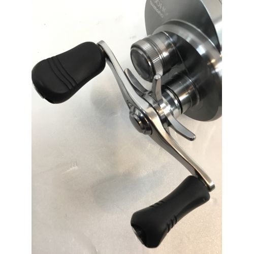 SHIMANO (シマノ) リール 200HG 20lb-100m スプール径38mm 20 カルカッタ コンクエストDC ベイトリール ｜トレファクONLINE