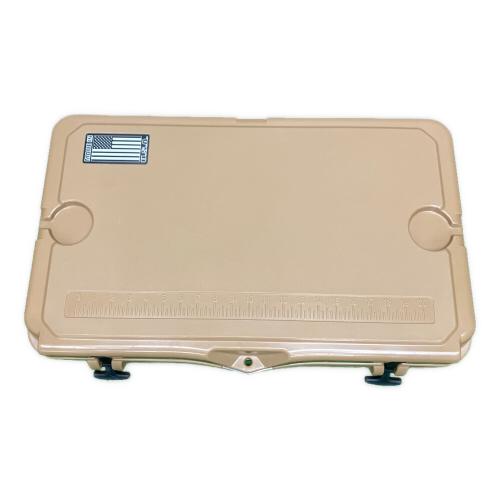 クーラーボックス 45QT タン
