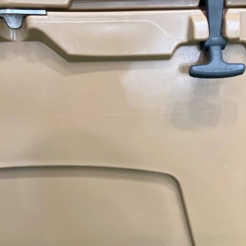 クーラーボックス 45QT タン