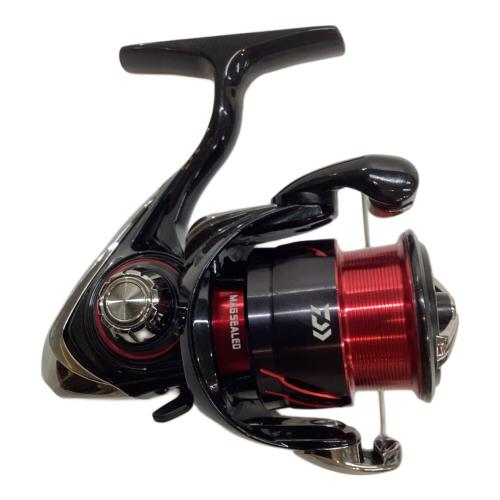 DAIWA (ダイワ) リール ブラック×レッド 2024モデル 収納袋、説明書付