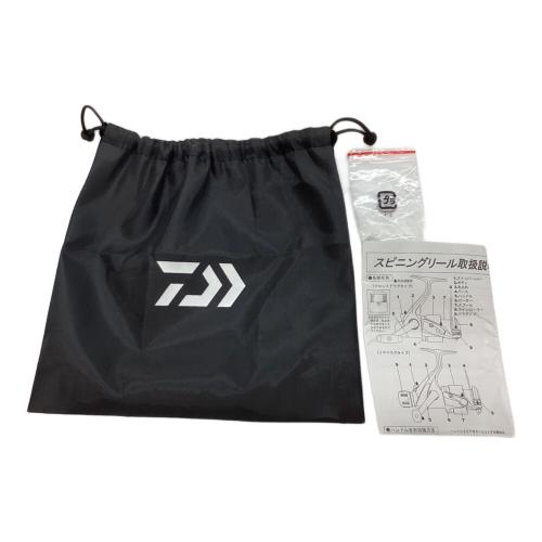 DAIWA (ダイワ) リール ブラック×レッド 2024モデル 収納袋、説明書付